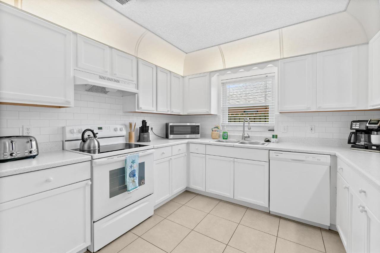 Oceanview Haven - 2Br Beach Townhome With Patio, Shared Heated Pool Steps From Paradise Beach Park! Melbourne Zewnętrze zdjęcie