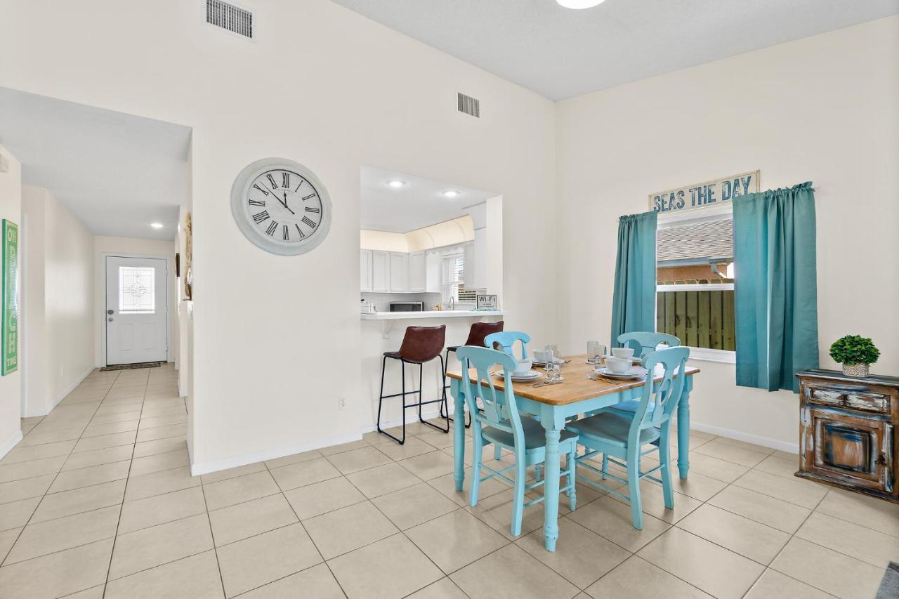 Oceanview Haven - 2Br Beach Townhome With Patio, Shared Heated Pool Steps From Paradise Beach Park! Melbourne Zewnętrze zdjęcie