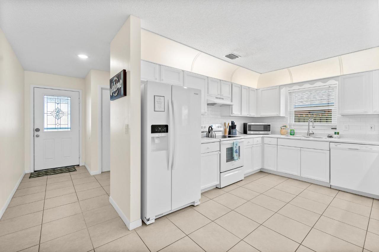 Oceanview Haven - 2Br Beach Townhome With Patio, Shared Heated Pool Steps From Paradise Beach Park! Melbourne Zewnętrze zdjęcie