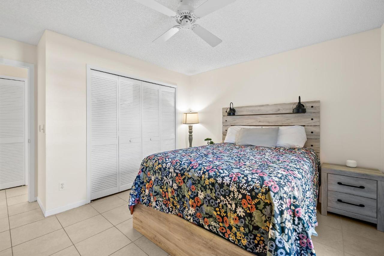 Oceanview Haven - 2Br Beach Townhome With Patio, Shared Heated Pool Steps From Paradise Beach Park! Melbourne Zewnętrze zdjęcie
